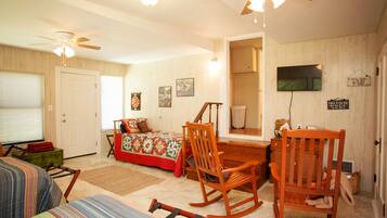 3 bedrooms, iron/ironing board, travel cot, free WiFi