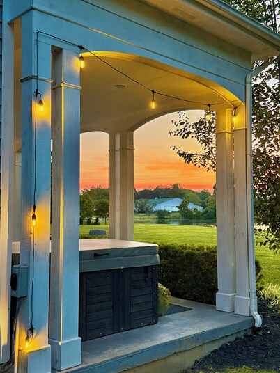  Luxury Suite w/ Pool, Hot Tub & Lake on 40 Acres, Fishing, Swimming, Kayaking