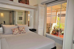 1 slaapkamer, een bureau, een strijkplank/strijkijzer, wifi