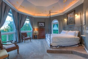 7 Schlafzimmer, Schreibtisch, Bügeleisen/Bügelbrett, Reisekinderbett