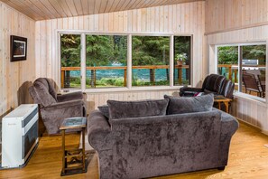 TV connectée, lecteur de DVD, livres