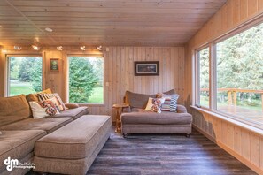 Smart-TV, DVD-Player, Bücher