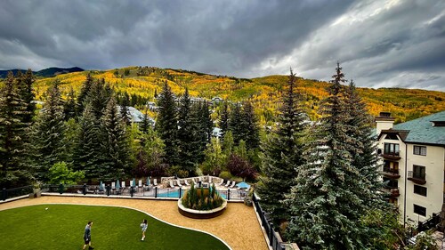 Ski In/Out Luxury A/C & 200 5 Star Reviews! Mtn Views Spa, 2 Pools, 3 Hot Tubs