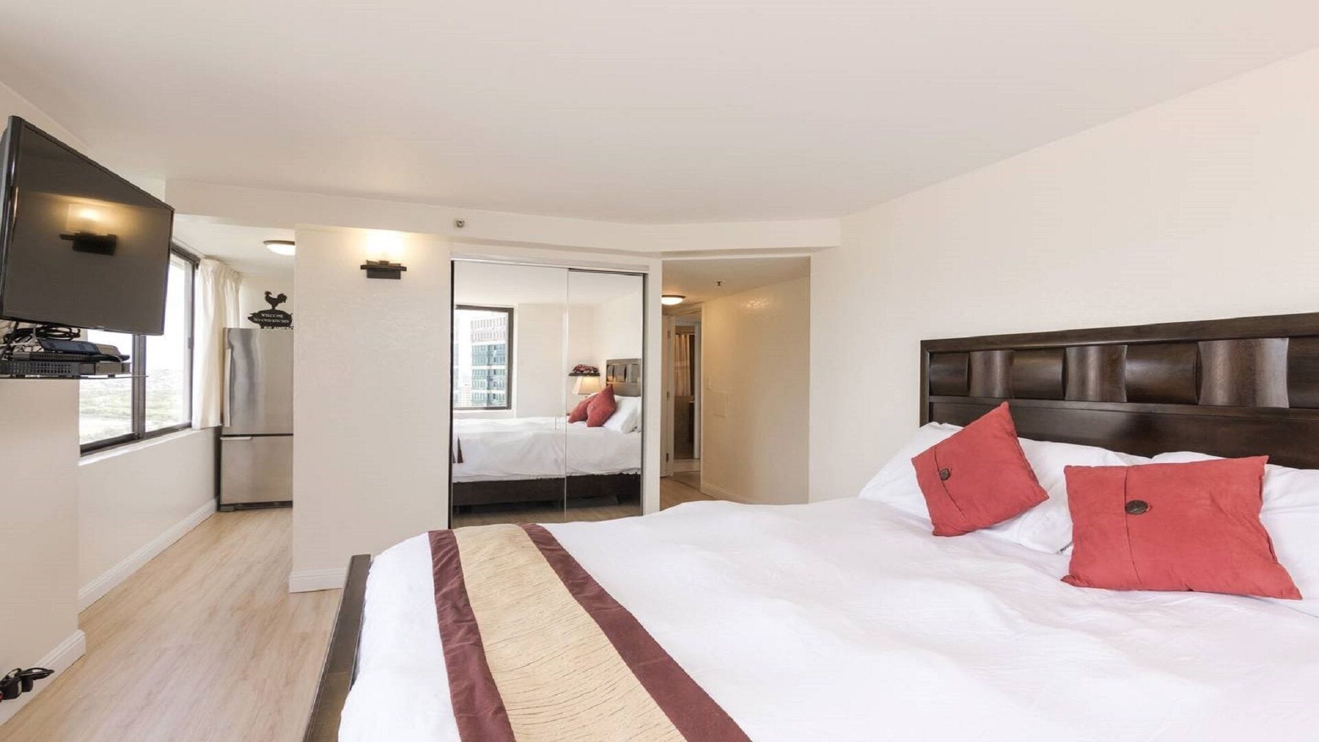 Iron/ironing board, WiFi, bed sheets, wheelchair access