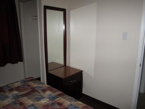 Cribs/infant beds, rollaway beds, free WiFi - Parkview Motel (Kamloops)