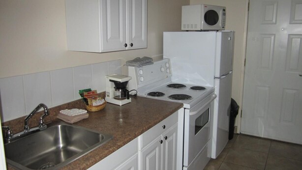 Private kitchen - Parkview Motel (Kamloops)