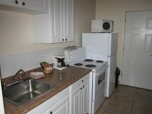 Private kitchen - Parkview Motel (Kamloops)
