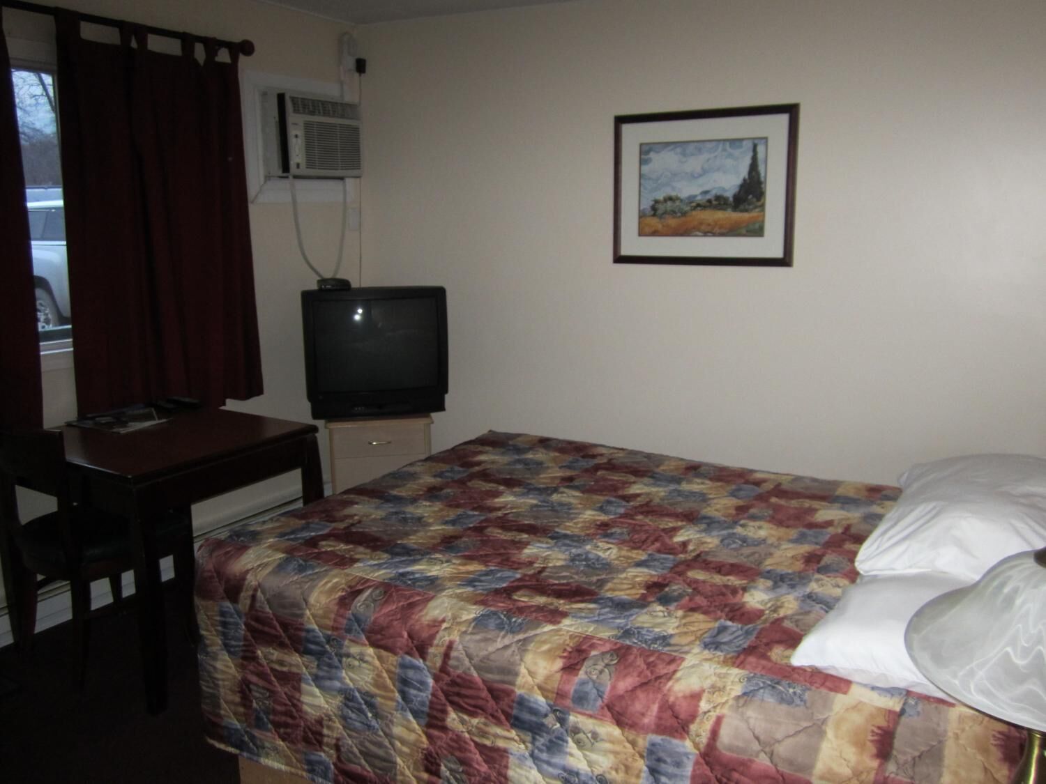 Cribs/infant beds, rollaway beds, free WiFi