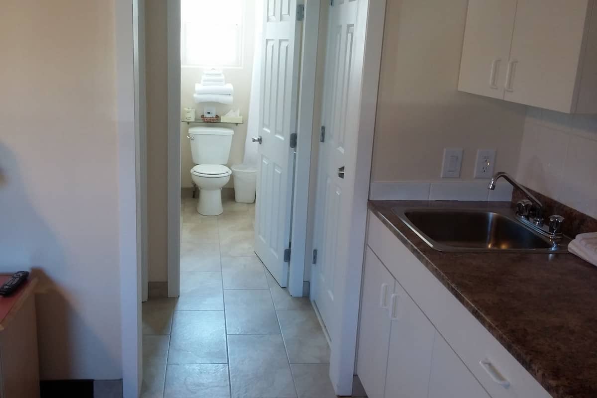 Family Suite, 2 Bedrooms, Kitchen, Annex Building | Private kitchen