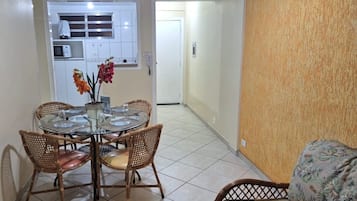 Apartamento (13) | Sala de estar | TV de tela plana 32 polegadas com canais digitais, TV