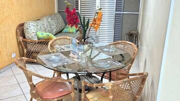 Apartment (13) | Living room | 32-inch flat-screen TV with digital channels, TV