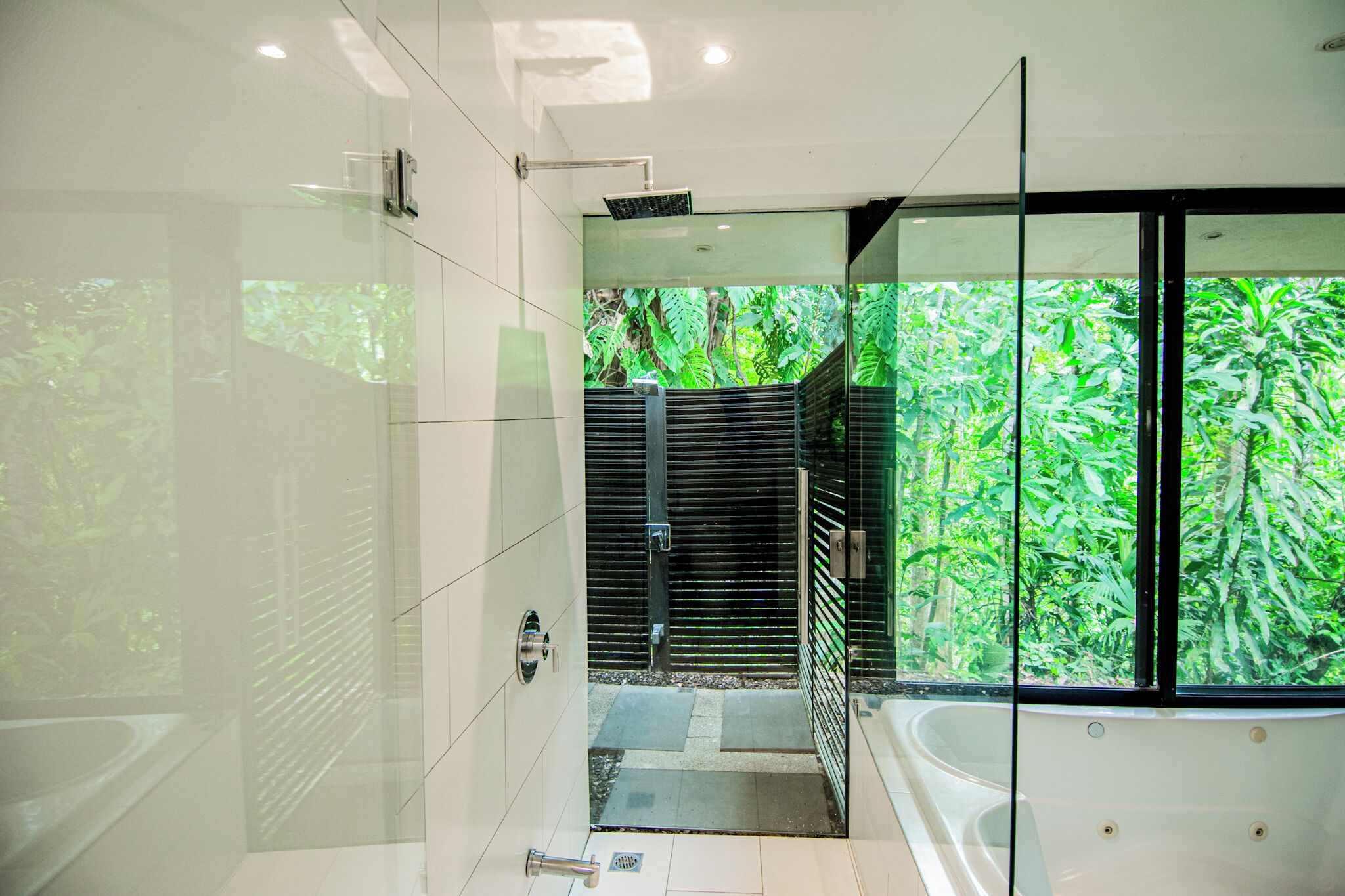 deluxe villa, 2 bedrooms | bathroom | shower, free toiletries, hair dryer, towels