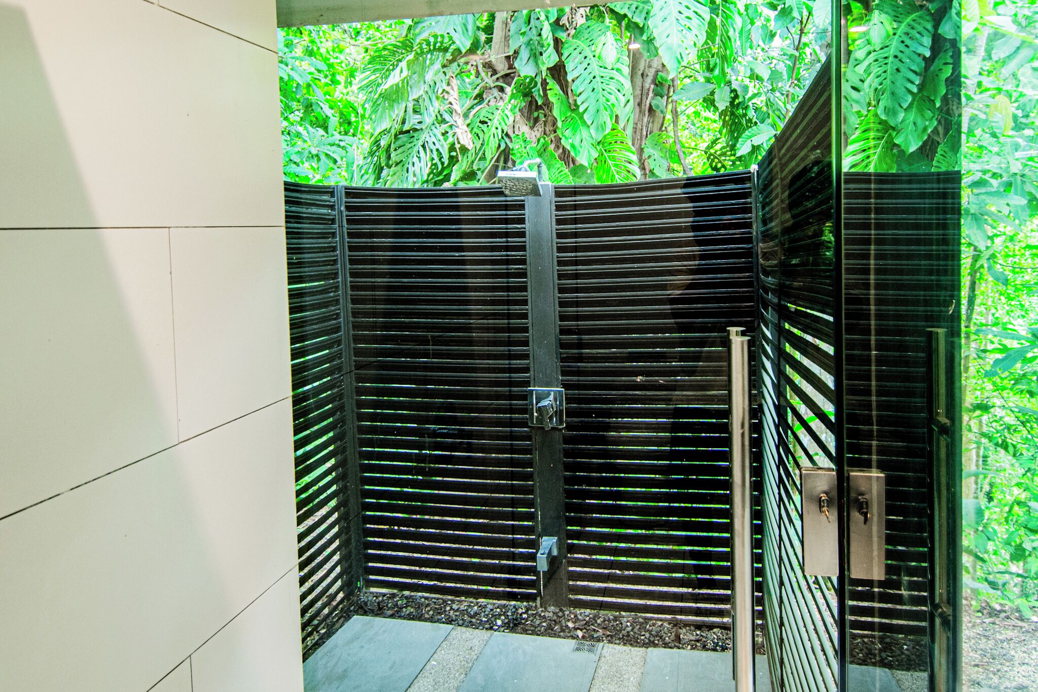 deluxe villa, 2 bedrooms | bathroom | shower, free toiletries, hair dryer, towels