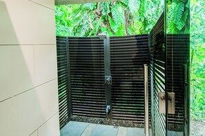 Deluxe Villa, 2 Bedrooms | Bathroom | Shower, free toiletries, hair dryer, towels - Selva Color Forest & Beach Ecolodge (Tárcoles)