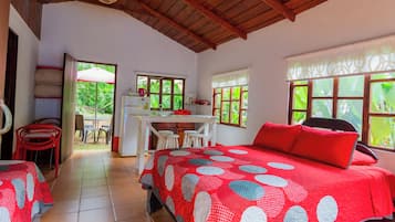 Cabana família, 2 camas de casal | Frigobar, Wi-Fi de cortesia