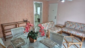 Departamento | Área de sala de estar | Televisión de pantalla plana de 32 pulgadas con canales vía satélite 