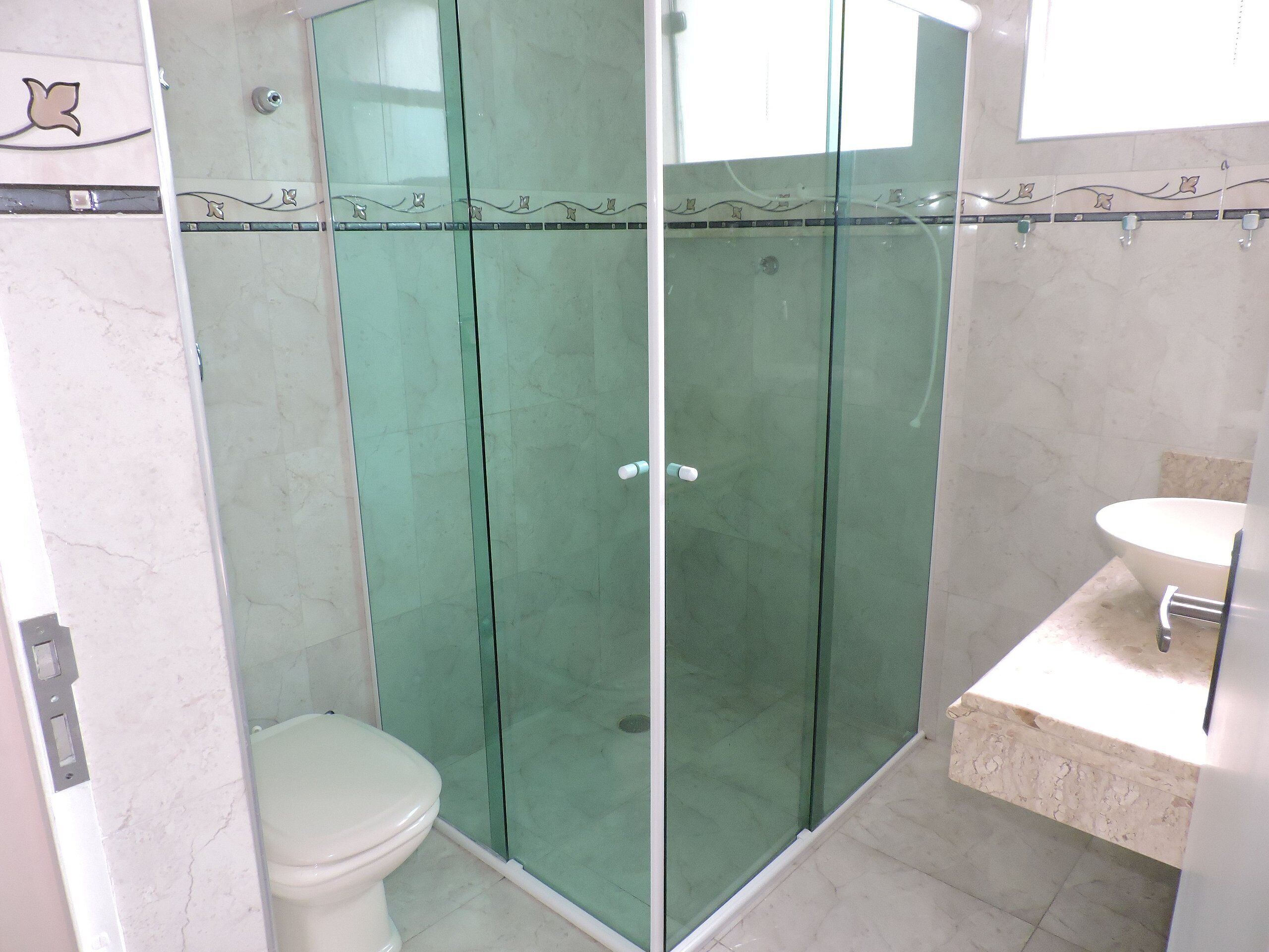 Apartamento | Banheiro | Chuveiro, toalhas de banho