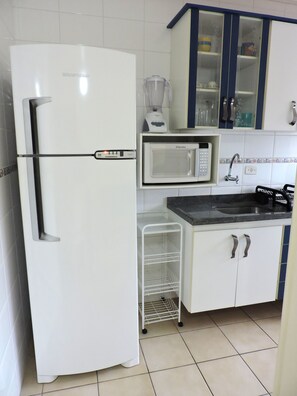 Family Apartment | Private kitchen | Fridge, microwave, oven, stovetop