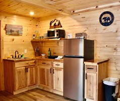 Suíte | Cozinha privada | Micro-ondas, cafeteira/chaleira