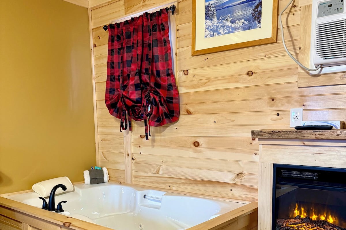 Studio | Desk, iron/ironing board, free WiFi, bed sheets