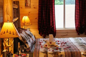 Studio | Desk, iron/ironing board, free WiFi, bed sheets - Lake Haven Motel (Lake George)