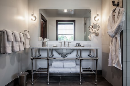 Ironworks Hotel Indy - Image 24