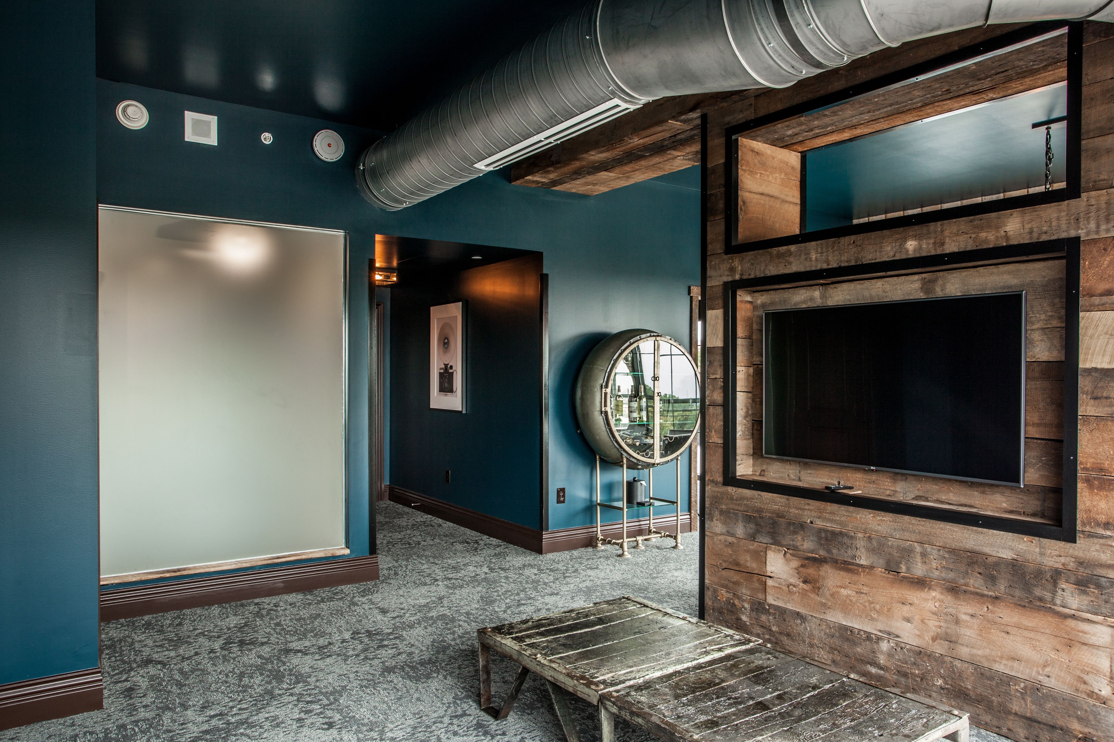 founders suite | living area | flat-screen tv