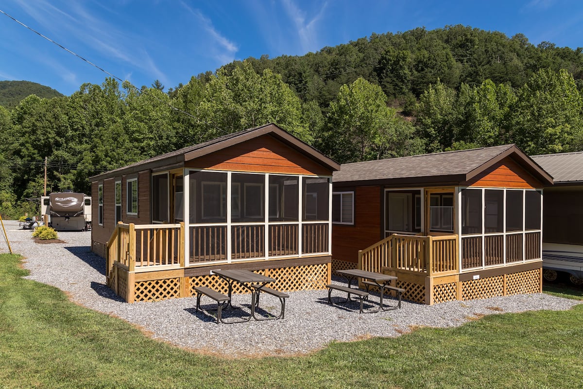 Cottage, 2 Bedrooms | 2 bedrooms, free WiFi, bed sheets