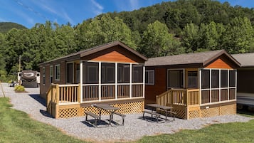 Cottage, 2 Bedrooms | 2 bedrooms, free WiFi, bed sheets