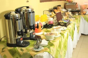 Free daily buffet breakfast - Hotel Regina (Cochabamba)