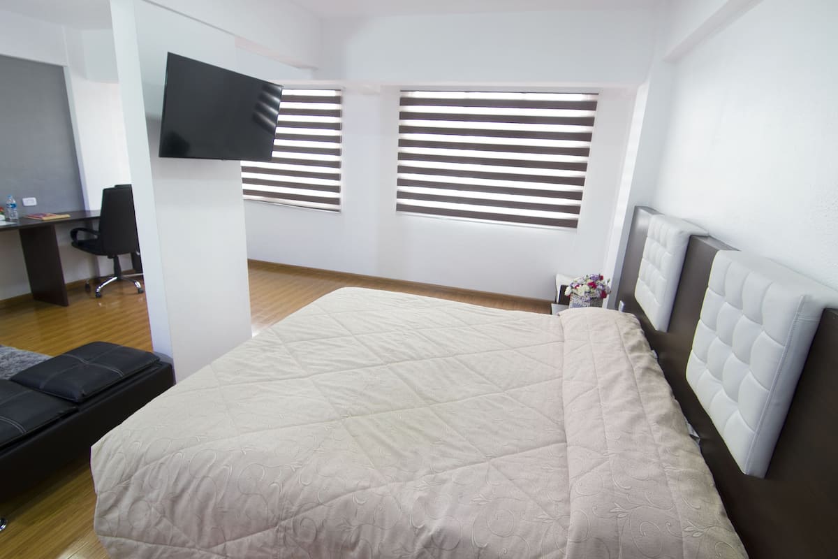 Junior-Suite, 1 Doppelbett | Schreibtisch, kostenloses WLAN