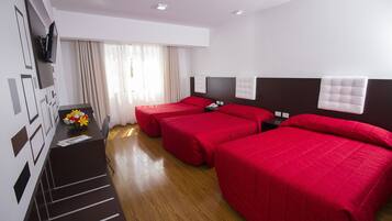 Chambre Triple Standard | Bureau, Wi-Fi gratuit