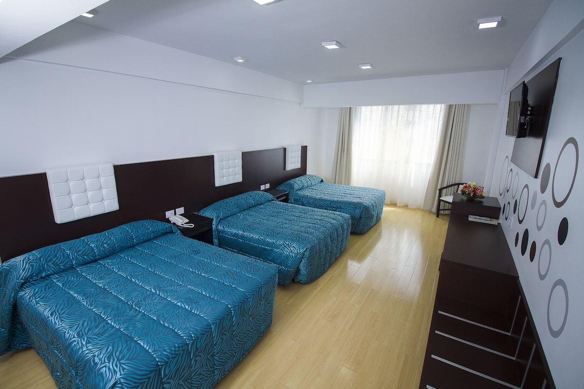 Standard-Dreibettzimmer | Schreibtisch, kostenloses WLAN