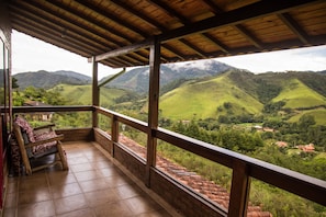 Chalet Supérieur, bain à remous | Vue depuis le balcon