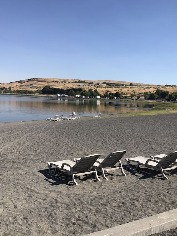 Private beach, sun loungers, beach umbrellas, beach towels
