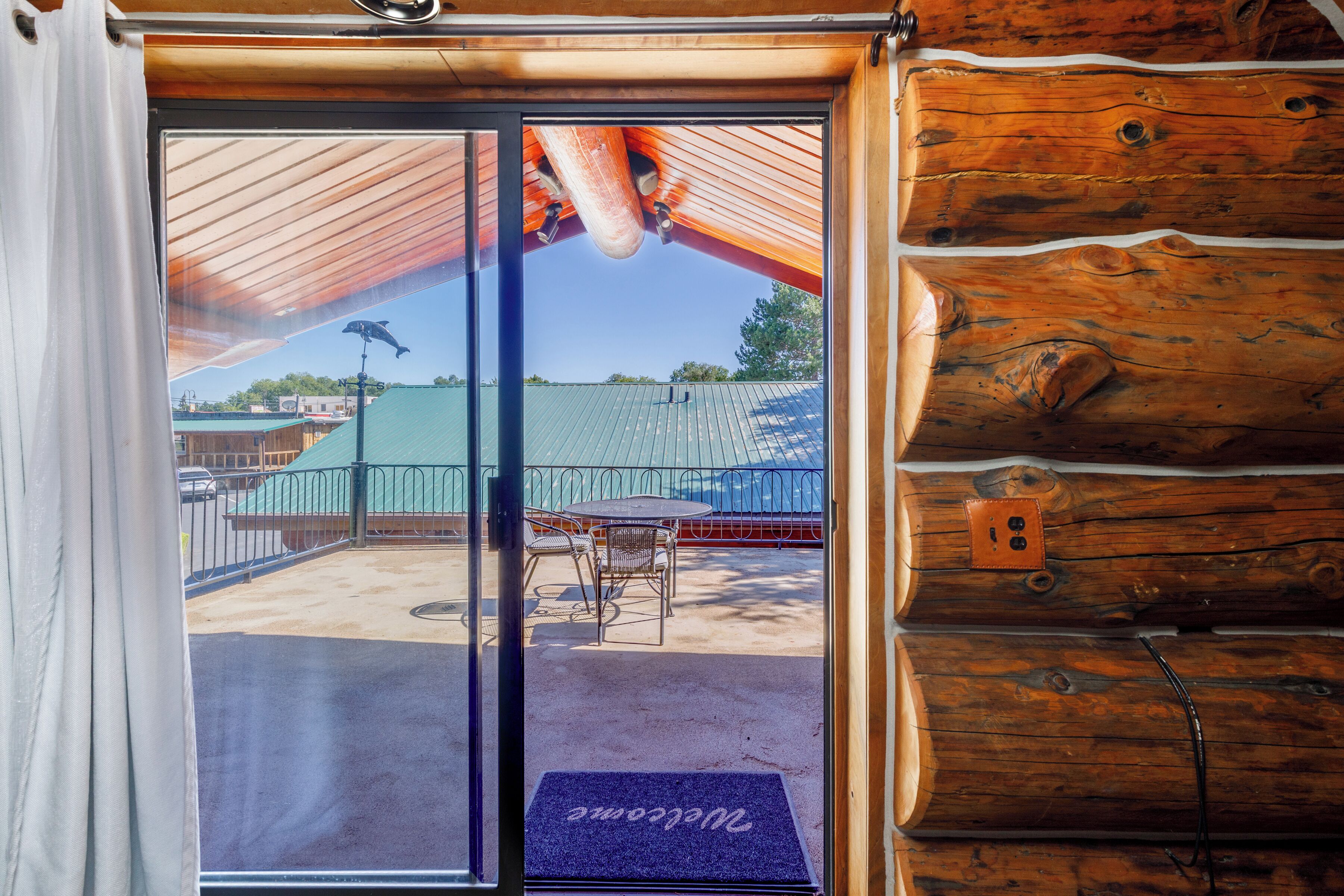 Äänieristys, lisävuoteet, ilmainen Wi-Fi, vuodevaatteet