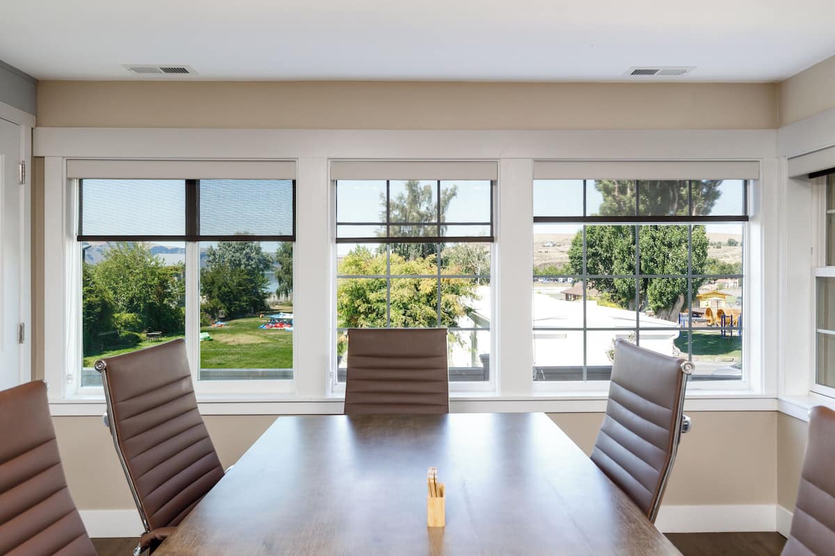 Äänieristys, lisävuoteet, ilmainen Wi-Fi, vuodevaatteet