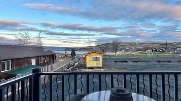 Honeymoon Suite, 1 King Bed, Lake View (Honeymoon Suite) | Terrace/patio
