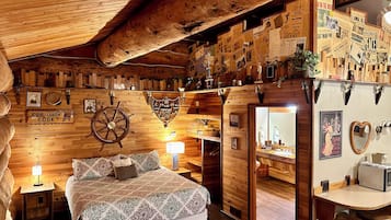 Signature Cabin, 1 King Bed with Sofa bed, Lake View (Odd & Ends) | 1 bedroom, soundproofing, free WiFi, bed sheets