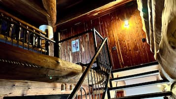 Eagle’s Nest | 1 bedroom, soundproofing, free WiFi, bed sheets
