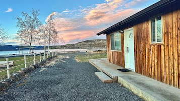Executive House, Multiple Beds, Kitchen, Lake View | Lake view