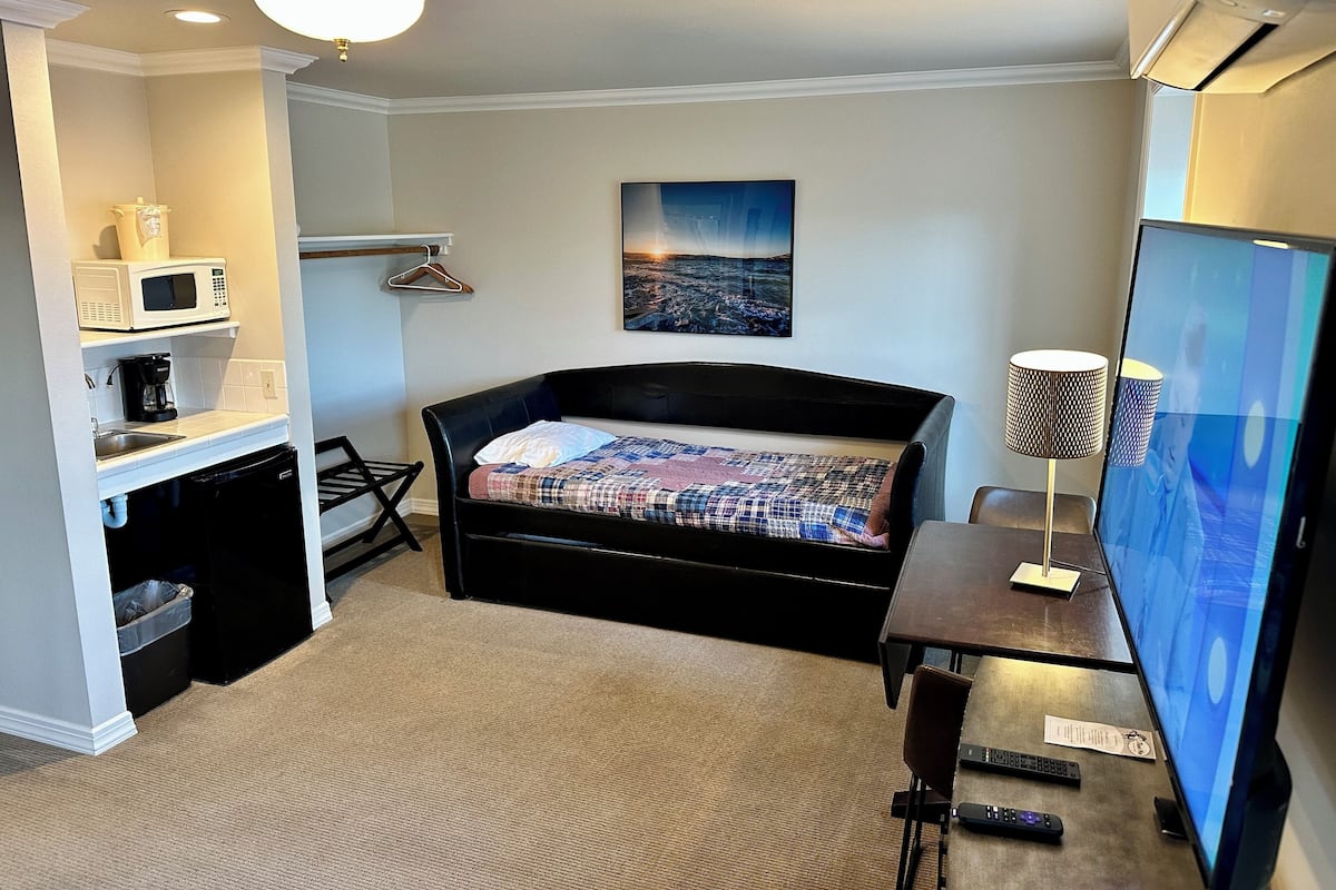 1 bedroom, soundproofing, free WiFi, bed sheets