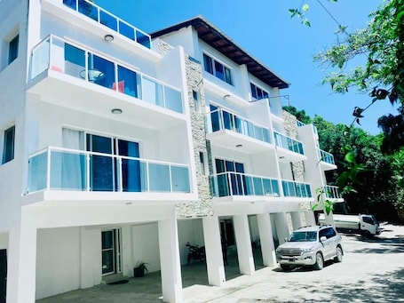 Fachada del alojamiento. The Vue Apartment Hotel