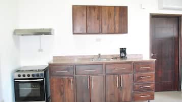 Quarto solteiro conforto | Cozinha privada | Geladeira grande, micro-ondas, fogão, cooktop