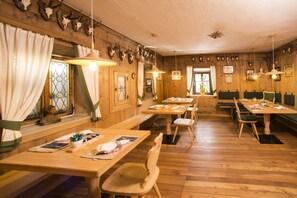 Desayuno buffet todos los días (con cargo)