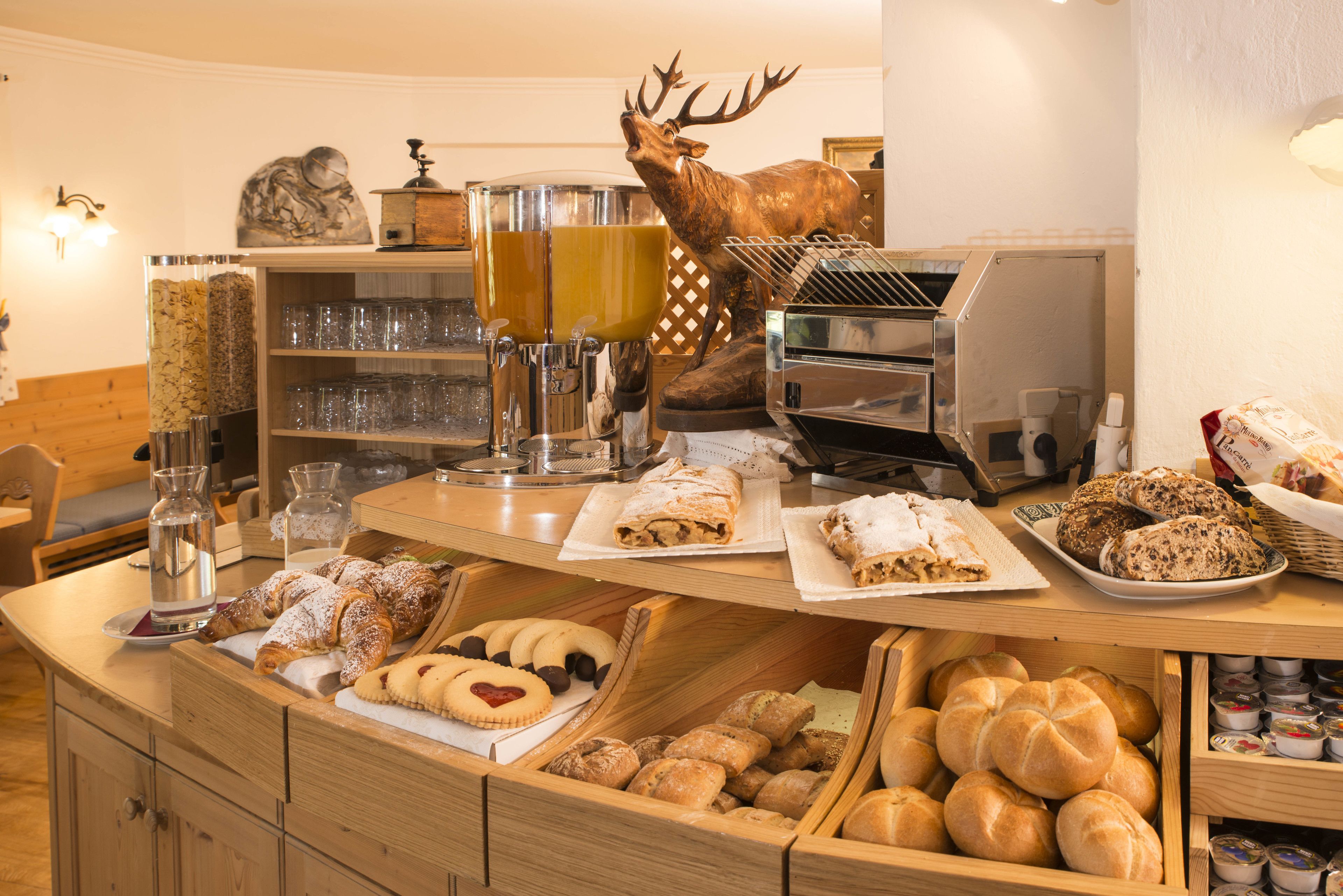 Daily buffet breakfast (EUR 8 per person)