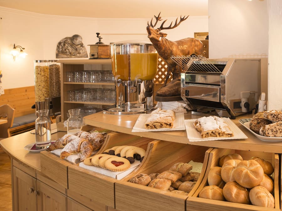 Se ofrece un desayuno bufé todos los días (por un coste adicional)