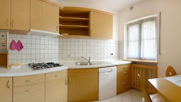 Grand Apartment, 2 Bedrooms | Private kitchen