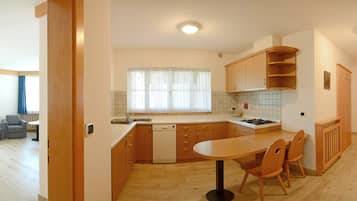 Apartment, 2 Bedrooms | Private kitchenette