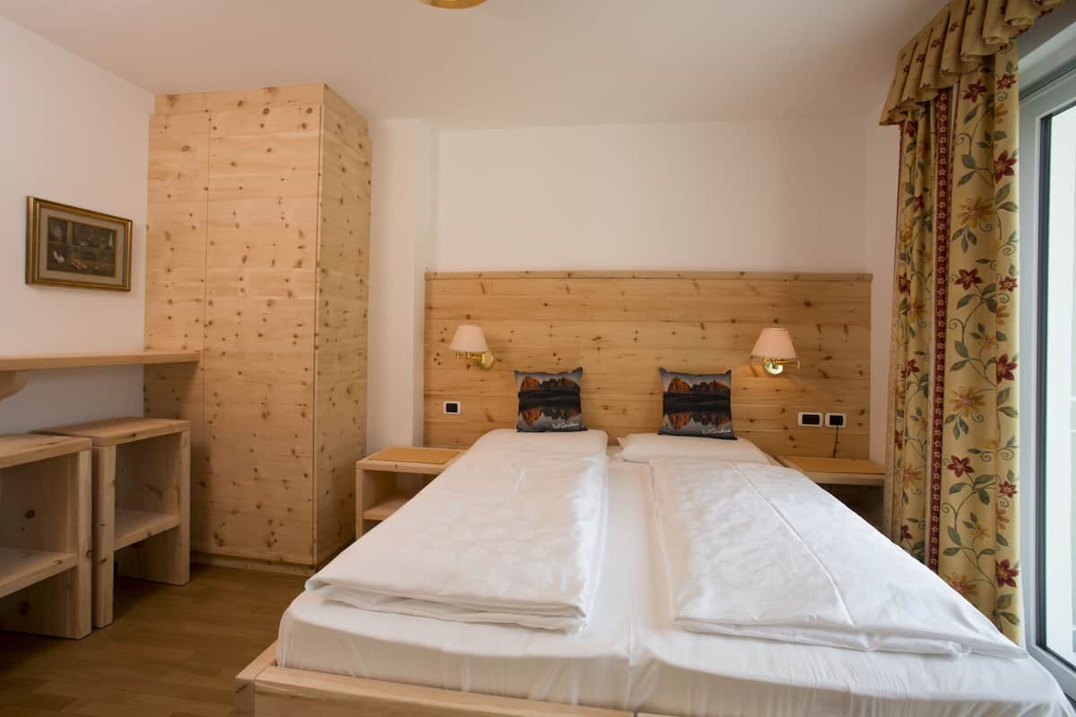 Doppel- oder Zweibettzimmer